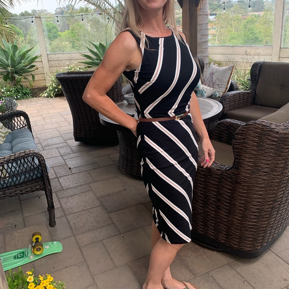 Flattering pencil dress for the office - Picture 3 of 5